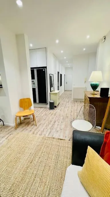 Daire Appartement 6 Pieces / 5 Chambres / Calme / Rdc Paris Fransa