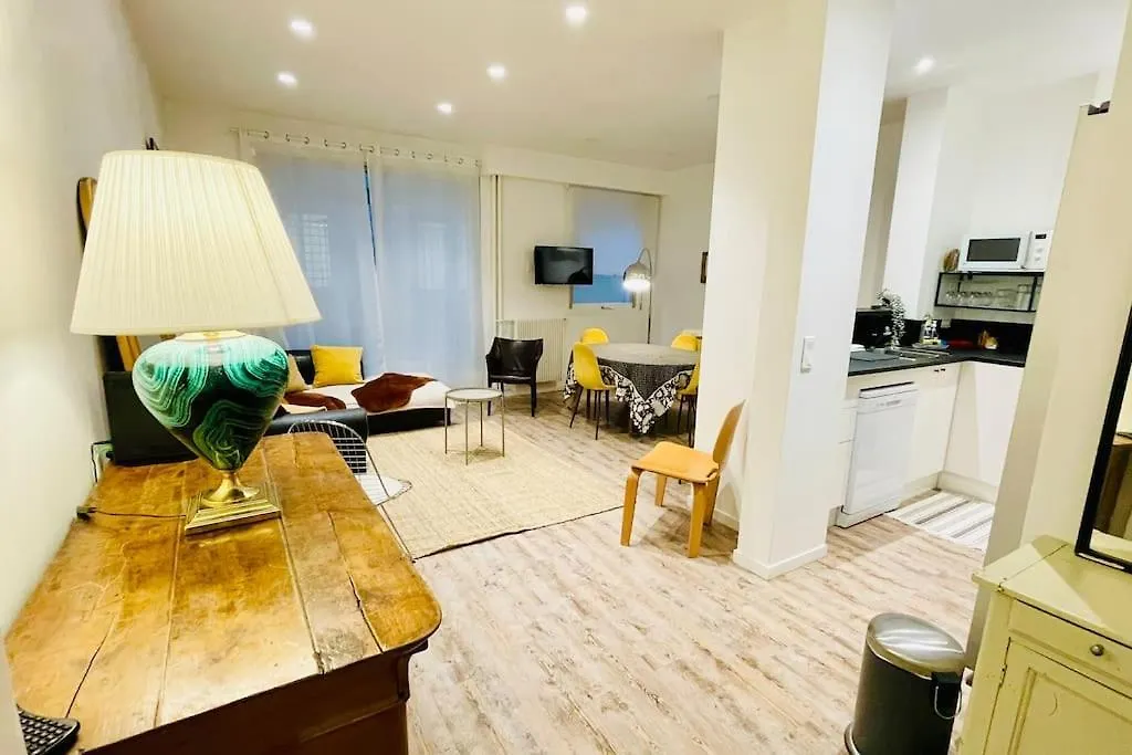 Daire Appartement 6 Pieces / 5 Chambres / Calme / Rdc Paris Fransa